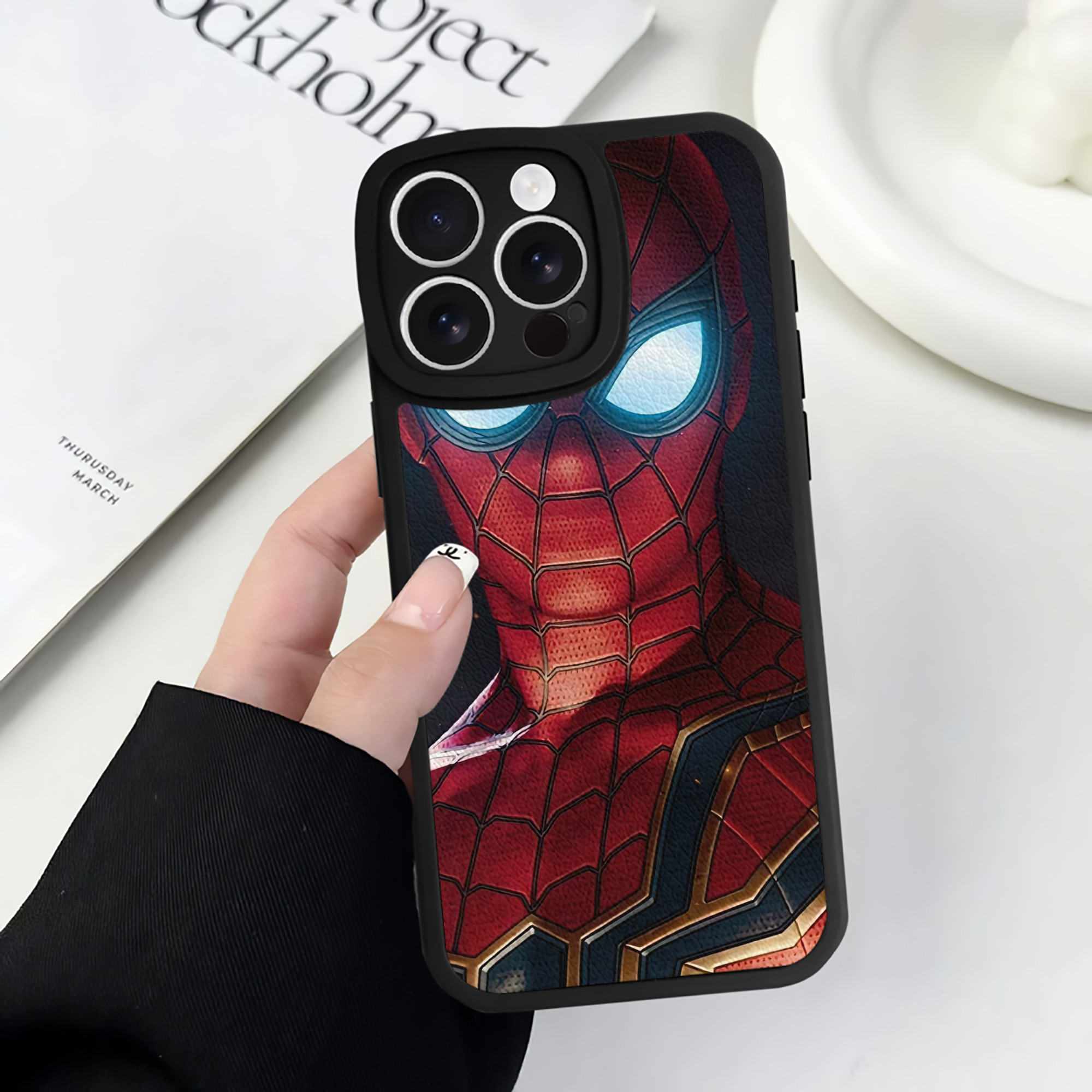 （画像用） Spider Man スパイダーマン 【iPhone 16シリーズ対応】シリコンスマホケース（レザー調） 材質：シリコン